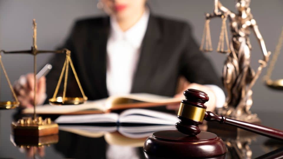 כיצד בוחרים עורך דין פלילי טוב?